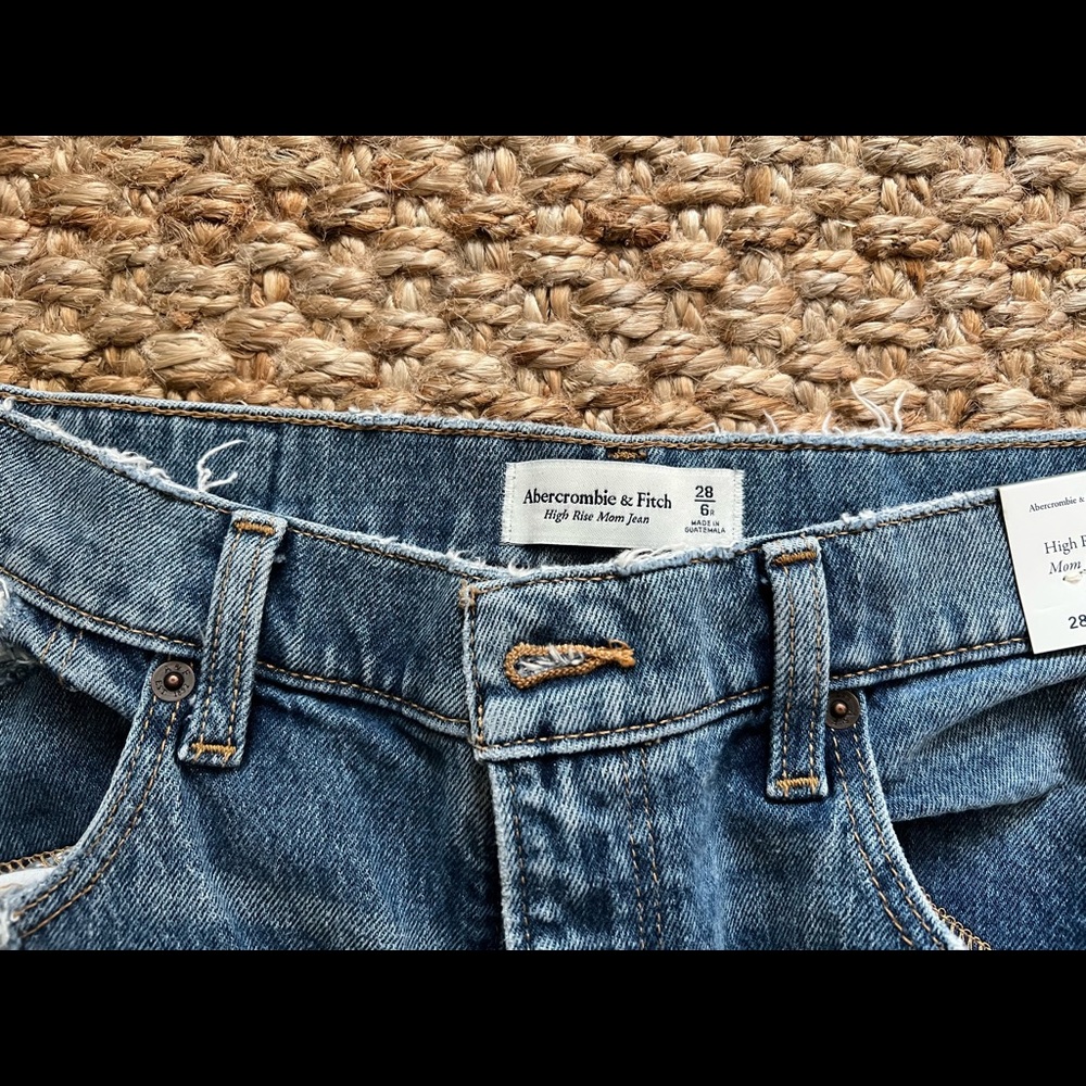 Abercrombie High Rise Mom Jeans - Picture 6 of 9